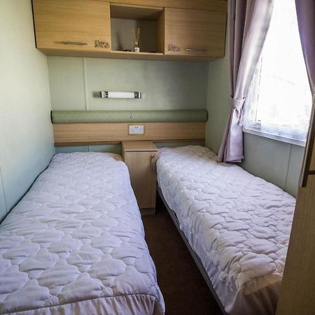 Hotel Lovely Caravan With Wifi At Broadland Sands In Suffolk Ref 20035Bs Hopton on Sea Exteriér fotografie