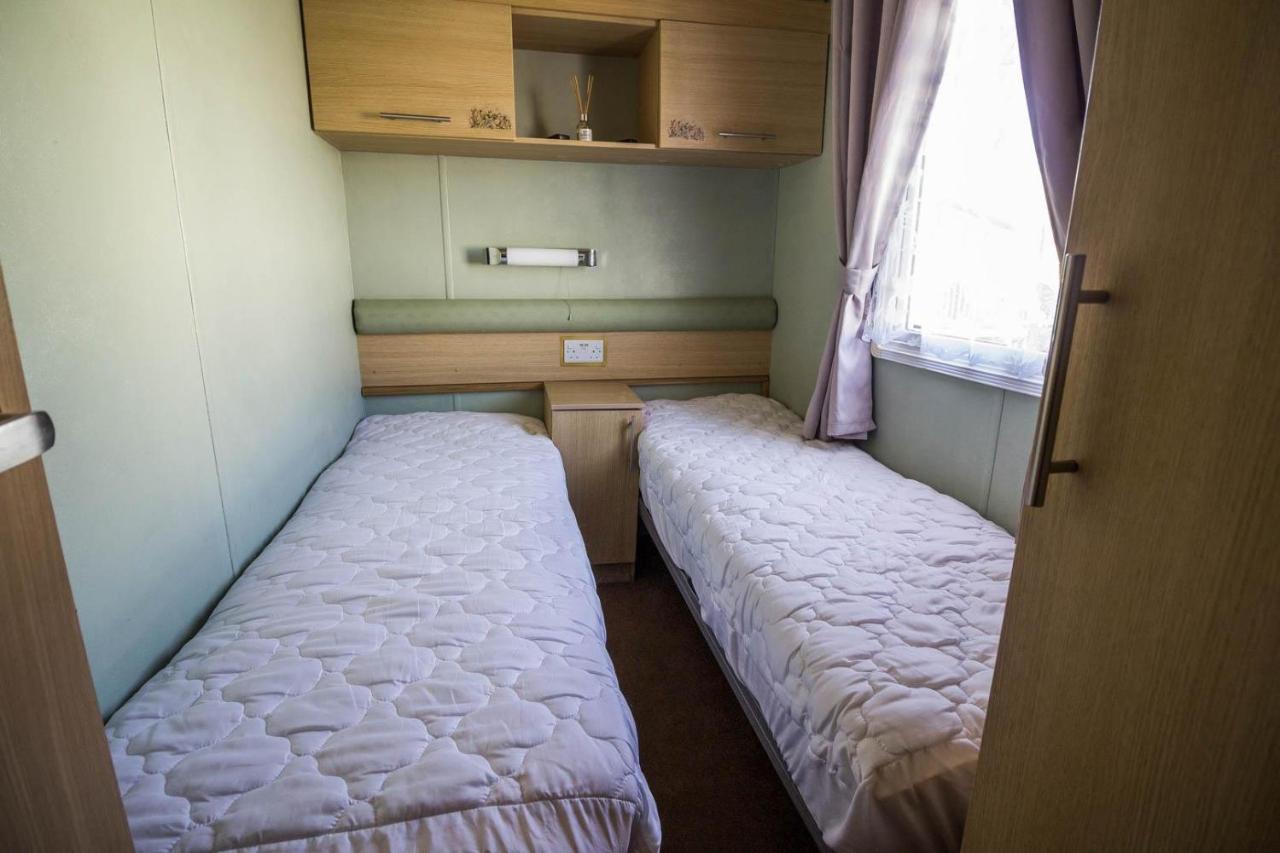 Hotel Lovely Caravan With Wifi At Broadland Sands In Suffolk Ref 20035Bs Hopton on Sea Exteriér fotografie