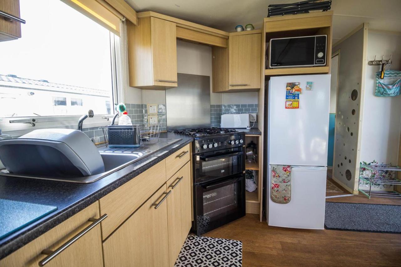 Hotel Lovely Caravan With Wifi At Broadland Sands In Suffolk Ref 20035Bs Hopton on Sea Exteriér fotografie