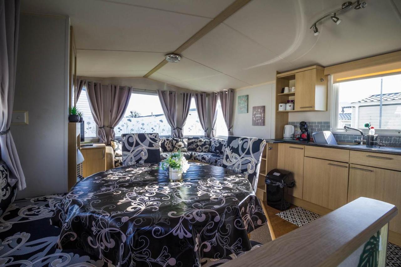 Hotel Lovely Caravan With Wifi At Broadland Sands In Suffolk Ref 20035Bs Hopton on Sea Exteriér fotografie