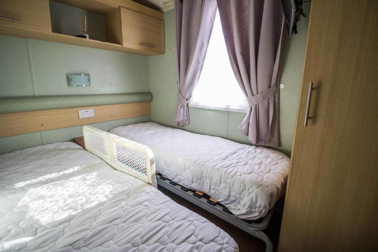 Hotel Lovely Caravan With Wifi At Broadland Sands In Suffolk Ref 20035Bs Hopton on Sea Exteriér fotografie